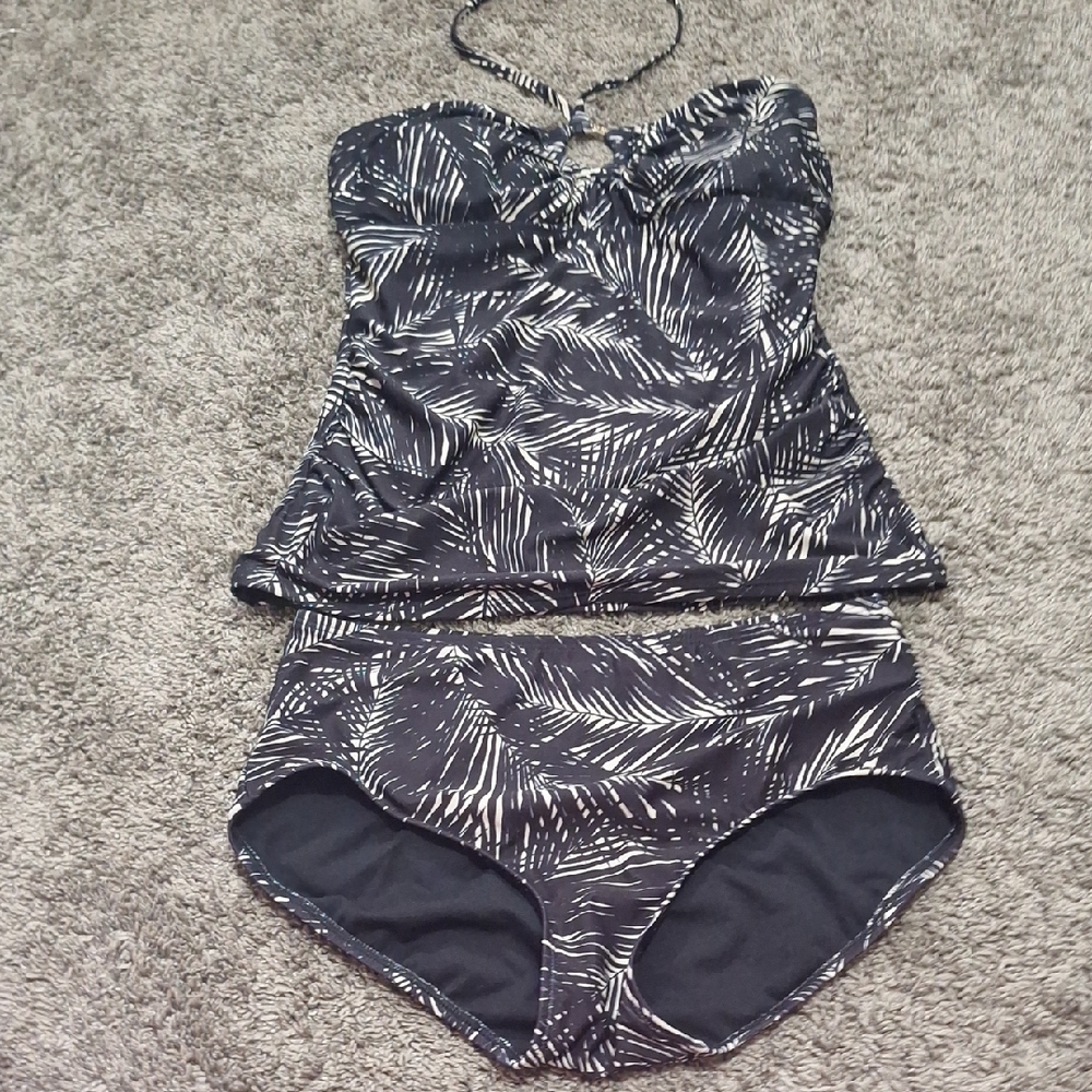 Michael Kors Shirred Tankini Swimsuit - Black and White Tropical Leaf - M